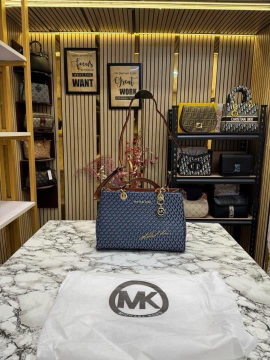 MICHAE L KORS CYNTHIA HANDBAG WITH OG DUST BAG PREMIUM QUALITY BLUE